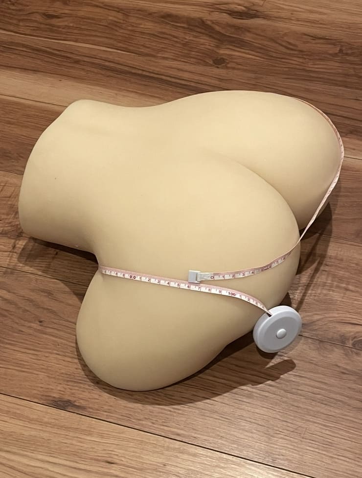 究極のデカ尻オナホ‐オナホールのヒップサイズ98cm